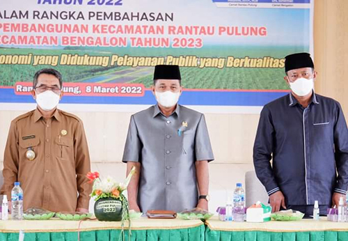 KOMPAK : Ketua DPRD Kutim Joni, Wakil Ketua II Arfan, Bupati Ardiansyah, Wabup Kasmidi Bulang sinergi buka musrenbang di Ranpul.